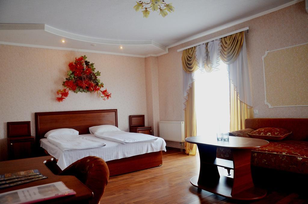Kseniya Hotel Kamianets-Podilskyi Bilik gambar